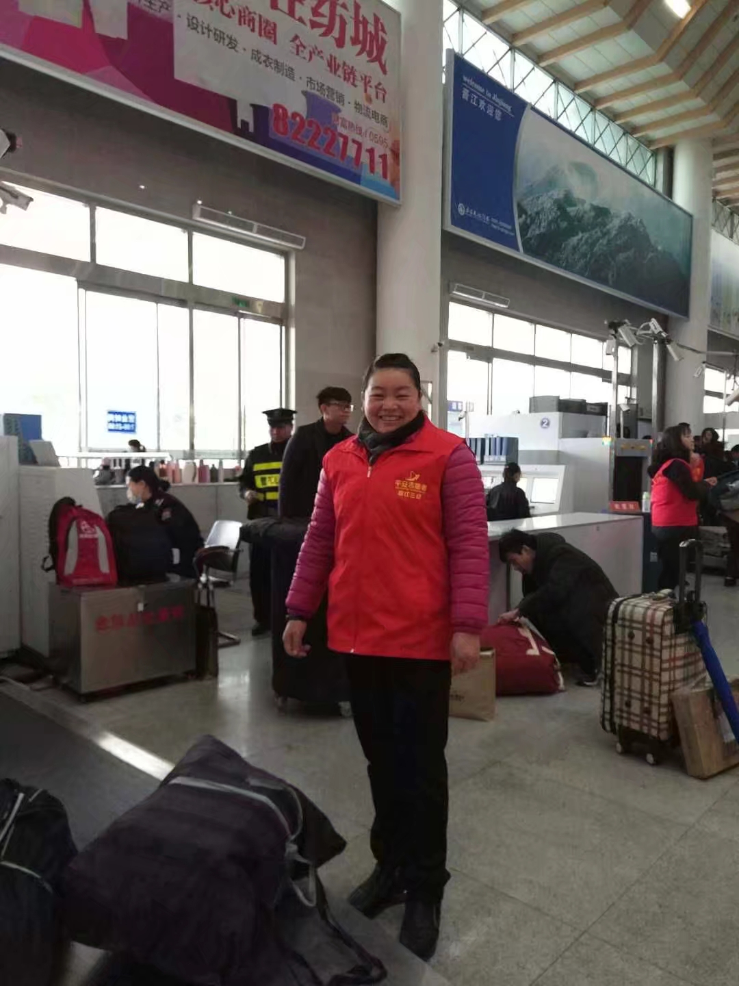 晋江青年志愿者协会一心服务队陈聪艺
       公益路上，我满怀虔诚的心去完成志愿者应尽的使命，让我无论是生活还是工作都能很快融入角色。志愿服务中虚心求教，以人之长补己之短，认识了“奉献、友爱、互助、进步”的志愿者精神，参与多场志愿服务活动，在活动中明白了要做好公益活动工作。就得先读懂为人民服务，因为这是每一个公民应尽的义务，而我作为一名志愿工作者，更应清醒的认识，为人民服务，为社会服务，以...（作者: 陈聪艺）